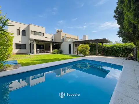 VENTA - Casa de 2 plantas con 5 dormitorios - Club Logaritmo Rugby, Santa Fe.