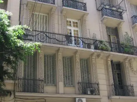 Local en 2 Plantas , 170m2, excelente estadodo, apto crédito y muchos rubros para ejercer, ubicado en el corazón de Congreso