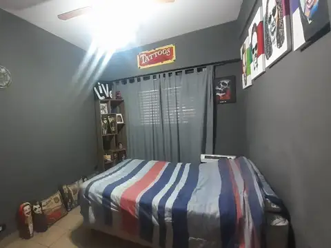 BAJO EL PRECIO APTA CREDITO Casa de 4 amb c/garaje,fondo con quincho y parrilla,toma propiedad en parte de pago