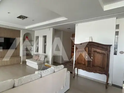 Casa 8 ambientes con 3 baños