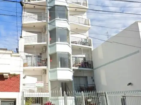 Depto 2 ambientes en alquiler. Excelente ubicación. Av. Hipólito Yrigoyen 6300, Remedios de Escalada
