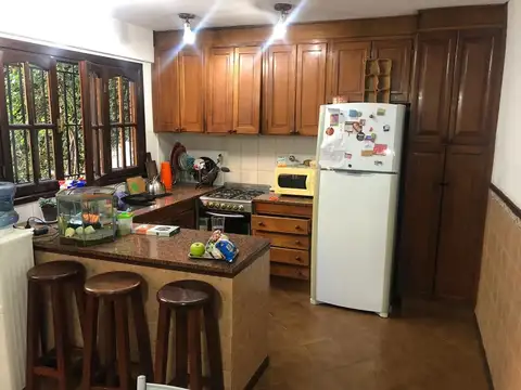 Casa 5 ambientes con 2 baños
