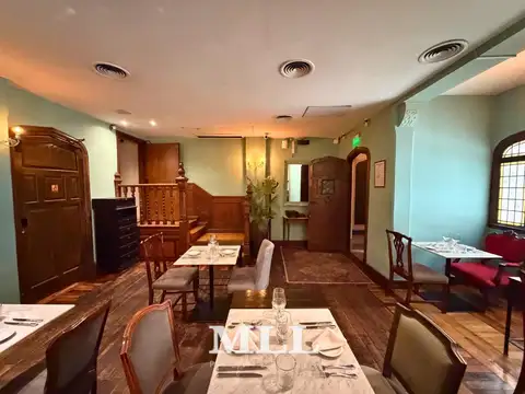 Casa restaurada 370m2. Ideal uso comercial