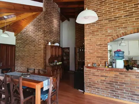 Lindisima casa en CLUB PRIVADO LOMA VERDE.