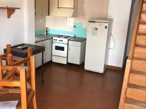 Departamento de tres ambientes en primer piso. cocina-comedor en planta baja - Mar Del Tuyu (201017)