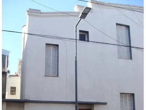 CASA DE 4 AMB CON PATIO EN LINIERS BARRIO LAS 1000 CASITAS
