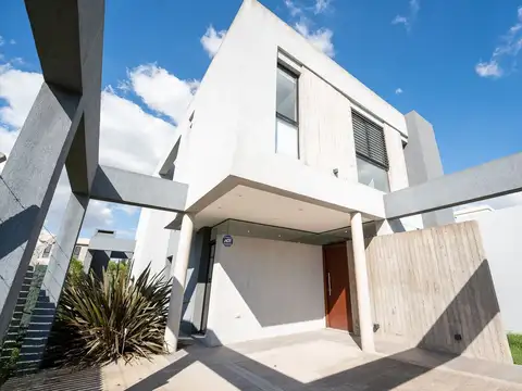 CASA EN VENTA GORINA 3 DORMITORIOS PARQUE PILETA
