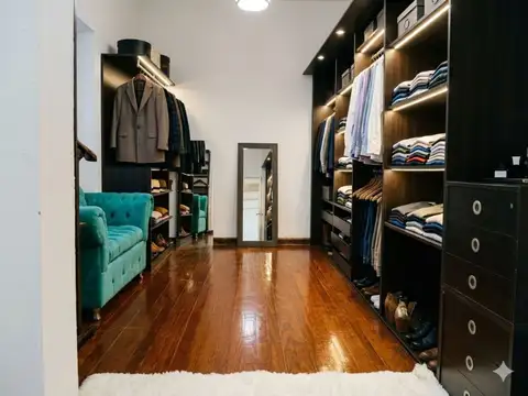 Casa en Venta con 4 cocheras