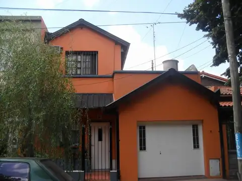 Casa de cuatro ambientes en venta en Haedo Sur Apta Credito