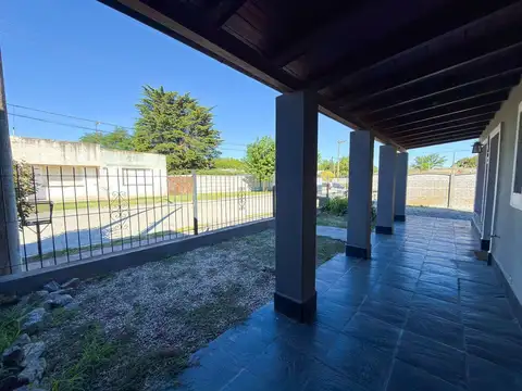 Casa 5 ambientes con 2 baños
