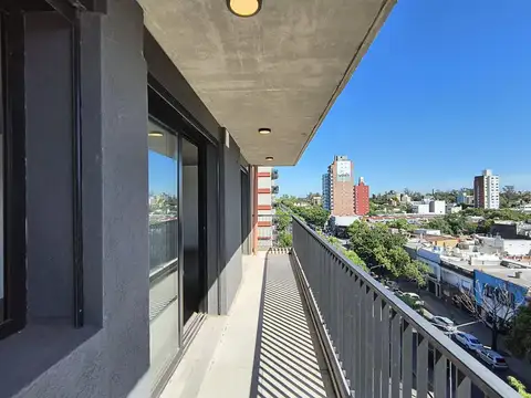 VENTA - LOFT DIVISIBLE AL FRENTE CON BALCÓN CORRIDO - LUMINOSO -