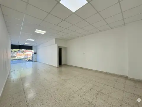 Local Comercial en Av. Aristóbulo del Valle