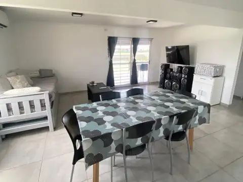 Casa en Venta con 3 cocheras