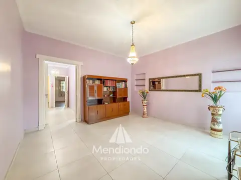 Casa Chalet 4 amb con cochera sobre lote propio de 225 m2 en Chauvin
