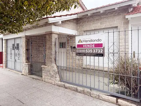 Casa Chalet 4 amb con cochera sobre lote propio de 225 m2 en Chauvin