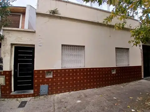 Alquiler PH 2 ambientes con quincho y terraza en Villa del Parque. Sin expnesas  