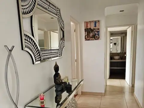 Departamento en venta en Avellaneda Centro. Semipiso con cochera cubierta grande