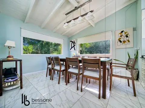 Casa en Venta con 2 cocheras