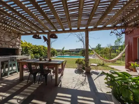 Casa en Venta en El Canton, USD 380.000