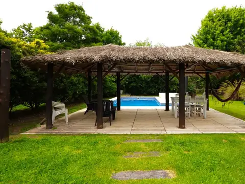 Casa en Venta en Solar Del Bosque, USD 260.000
