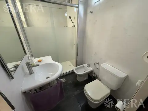 Venta casa 4 ambientes con jardín y cochera en Villa Dominico