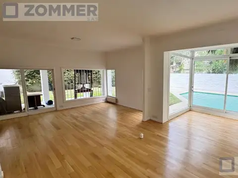 Casa 9 ambientes con 3 baños