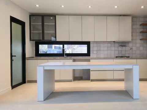 Casa en Venta al Oeste