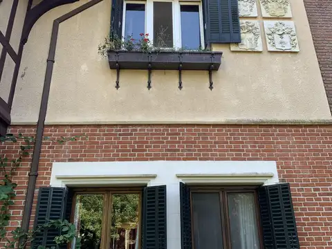 Casa en Venta con 4 cocheras