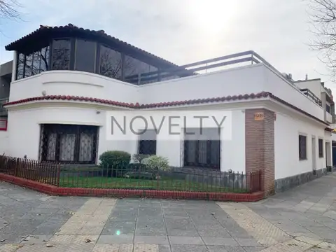 HERMOSA Y FUNCIONAL CASA EN ESQUINA - VILLA DEVOTO