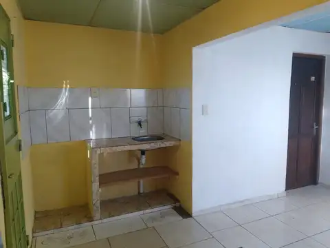 Casa en Alquiler con entrada para vehículo