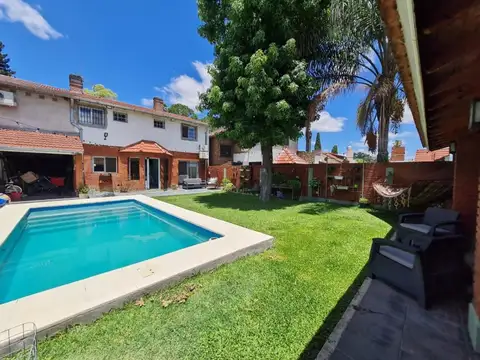 Casa en Venta con 2 cocheras