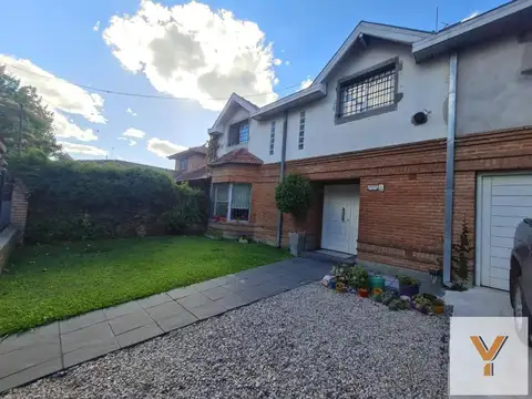 Casa en venta - 3 Dormitorios 4 Baños - Monte Grande