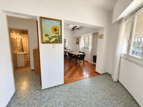 Casa 7 ambientes con 2 baños