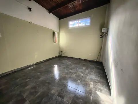 PH en alquiler 4 ambientes con patio y parrilla.