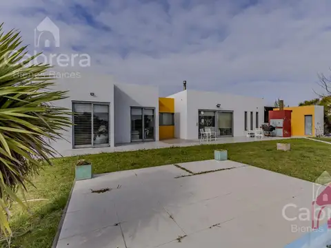 Casa en venta 2 dormitorios y pileta, Arana