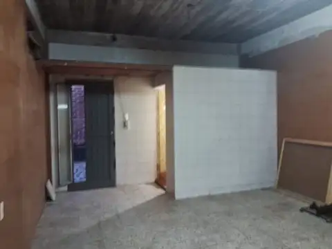 Local en Alquiler en Isidro Casanova, $ 200.000