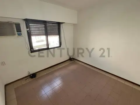 VENTA PH 2 AMBIENTES CON PATIO Y LAVADERO - CASTELAR MORON