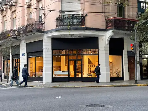 Venta Local Comercial con Renta en Balvanera - Once