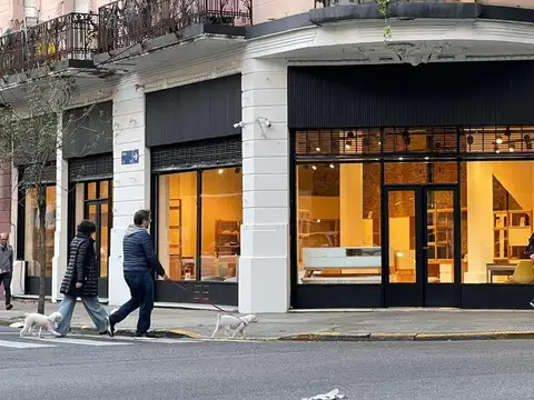 Av. Belgrano al 2400 esquina Matheu