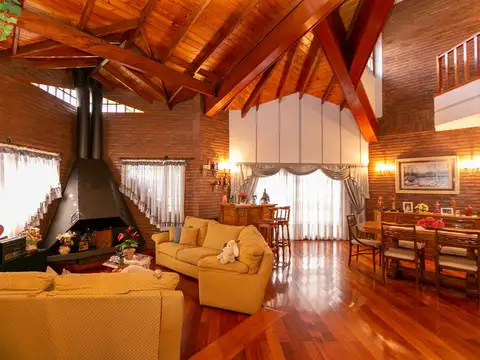 Casa 6 ambientes con 4 baños