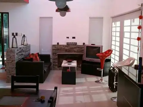 Casa 3 ambientes con 2 baños