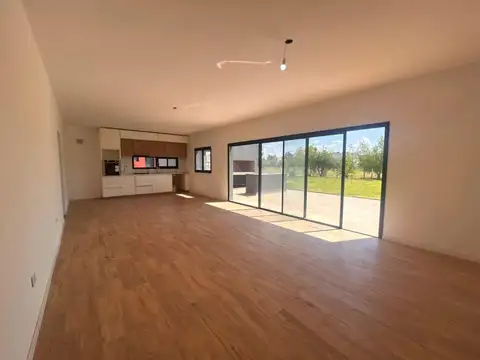 Casa en Venta en Pilar del Este - Santa Lucia, USD 200.000