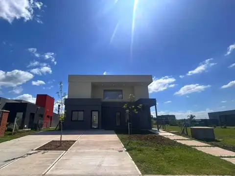 CASA EN VENTA SANTA LUCIA PILAR DEL ESTE