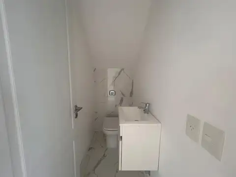 Casa en Venta con 4 cocheras