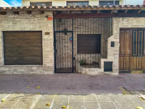 CASA EN VENTA 4 DORMITORIOS BARRIO BOMBAL GODOY CRUZ