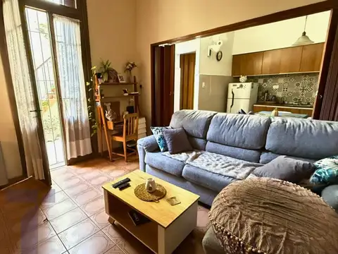Venta casa sobre lote propio con patio y terraza BARRACAS