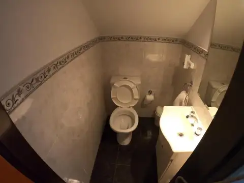 EXCELENTE DUPLEX 3 AMBIENTES CON COCHERA Y PATIO. ESCUCHA OF