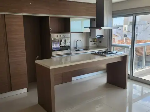 French 3300, Piso 2