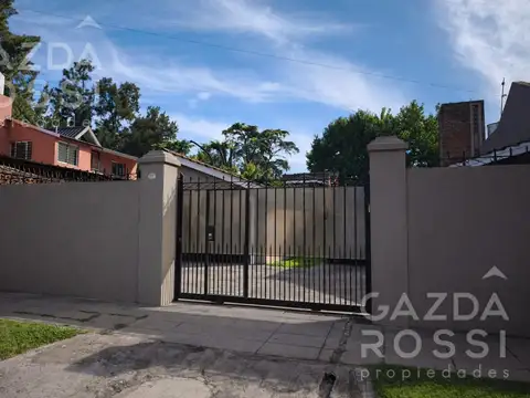 Casa en Venta con 2 cocheras