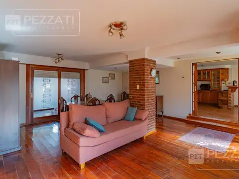 Casa 5 ambientes con 4 baños